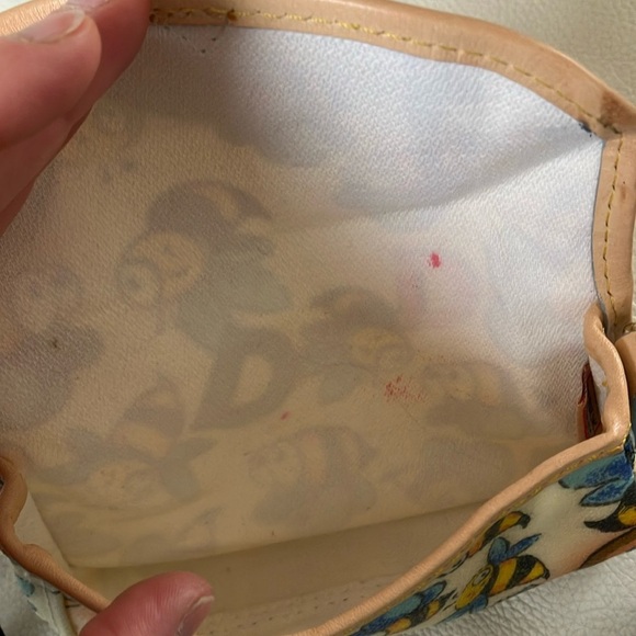 NWT Dooney & Bourke Bee Flat Wristlet Clutch - Picture 3 of 5